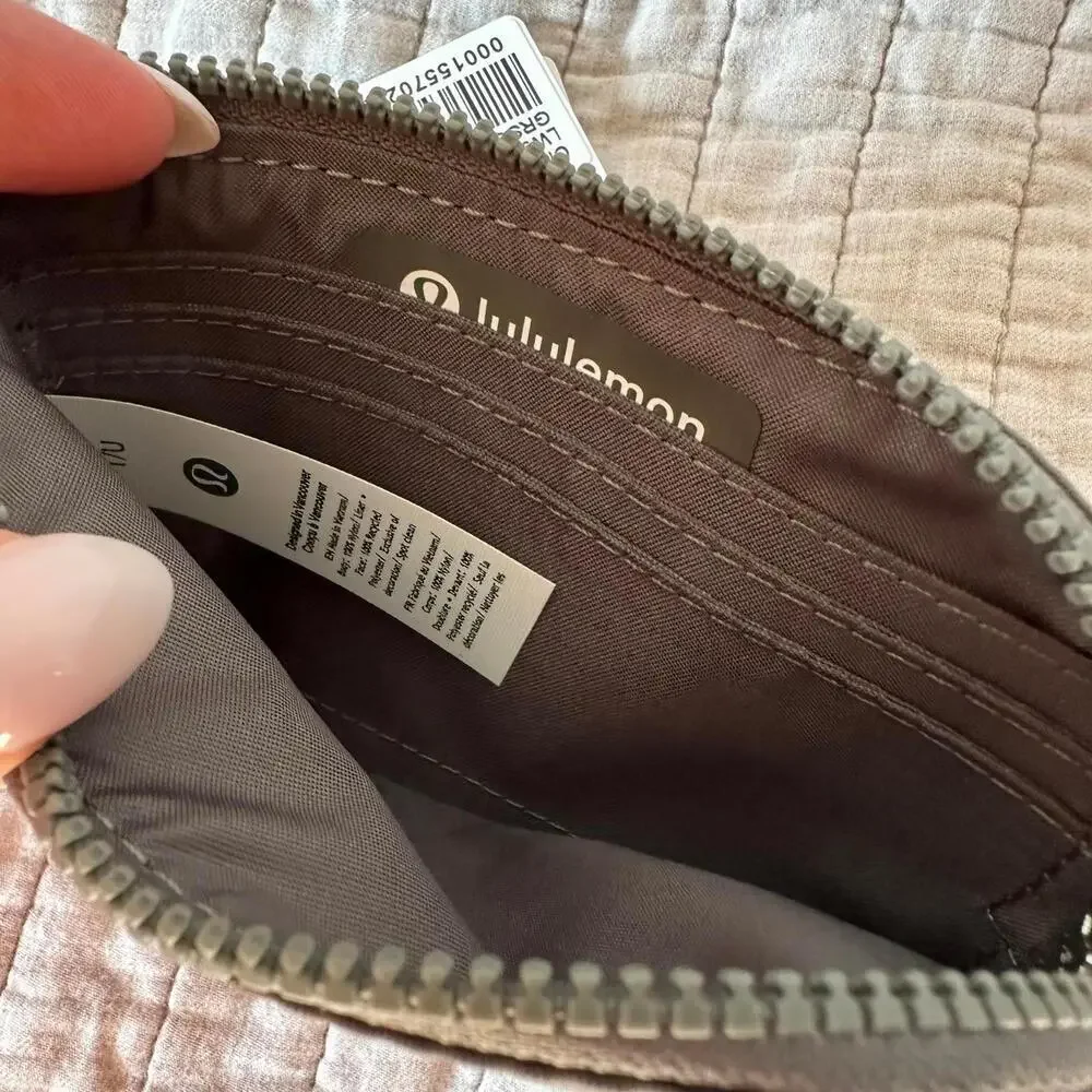 NWT Lululemon Clippable Card Pouch Wallet Keychain Grey Sage / Light Ivory - Picture 5 of 5